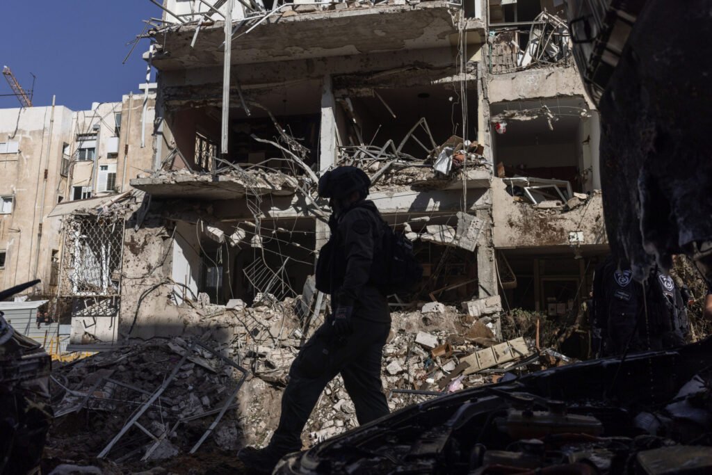 Războiul din Orientul Mijlociu, ziua 47. Diplomații organizează noi discuții între SUA și Iran /Hezbollah a lansat 30 de rachete în nordul Israelului / Atac Israelian la sud de Beirut Războiul din Orientul Mijlociu, ziua 47. Diplomații organizează noi discuții între SUA și Iran /Hezbollah a lansat 30 de rachete în nordul Israelului / Atac Israelian la sud de Beirut