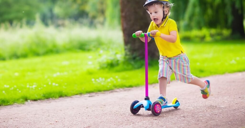 Trotineta și echilibrul copilului: 10 beneficii pentru o dezvoltare armonioasă