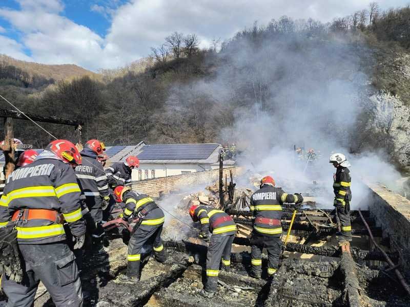 UPDATE Vâlcea: Trupul unei măicuțe, găsit carbonizat în incendiul de la Mănăstirea Bistrița Image