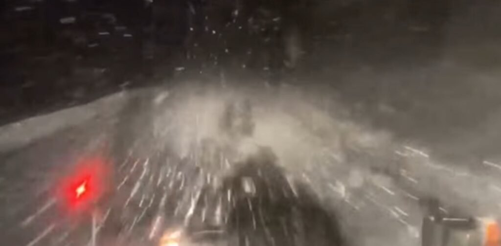 utilajele intervin pe șoselele montane din județul Vâlcea