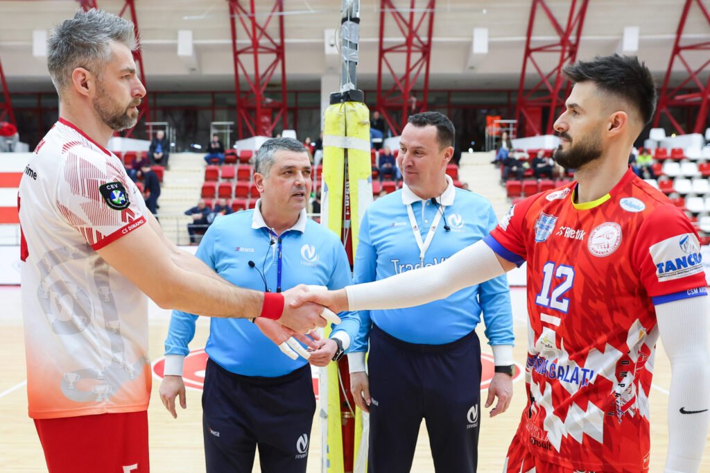Dinamo București și Arcada Galați se înfruntă în primul meci al finalei Diviziei A1 la volei masculin