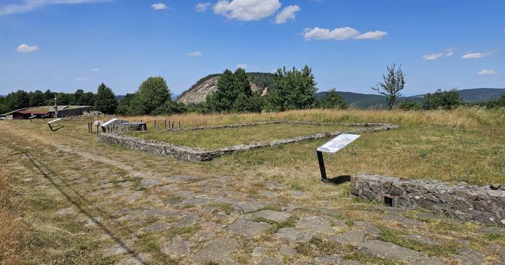 Drumurile care au rezistat aproape două milenii. Cum arată șoselele de piatră construite de romani în Dacia Drumurile care au rezistat aproape două milenii. Cum arată șoselele de piatră construite de romani în Dacia
