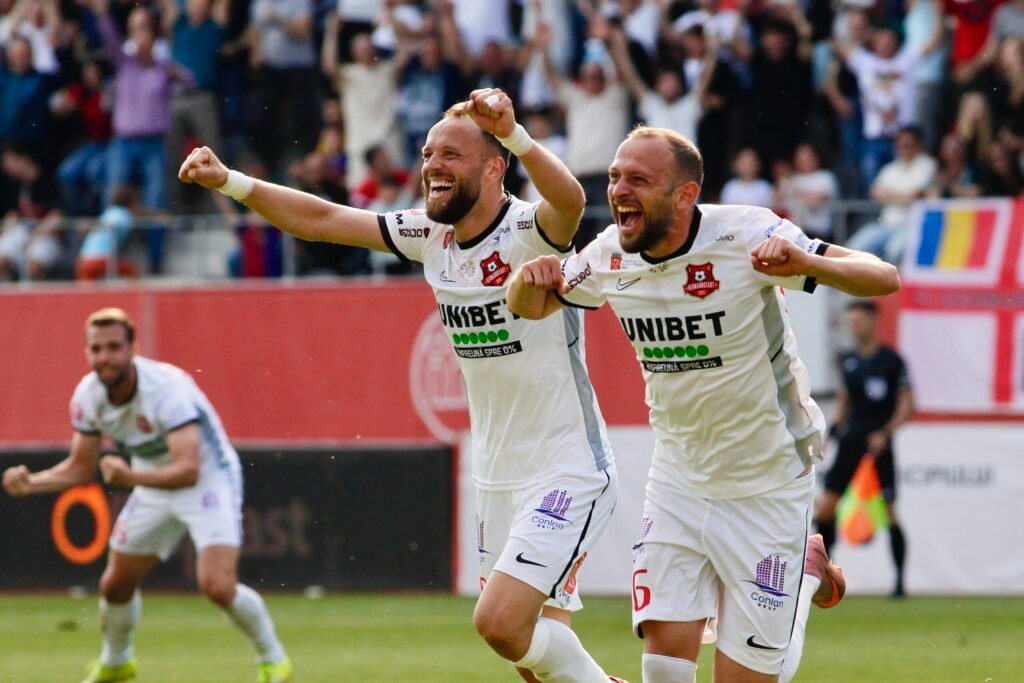 FC Hermannstadt a fost aproape să rateze victoria după ce a condus cu 3-0 în barajul pentru Superligă