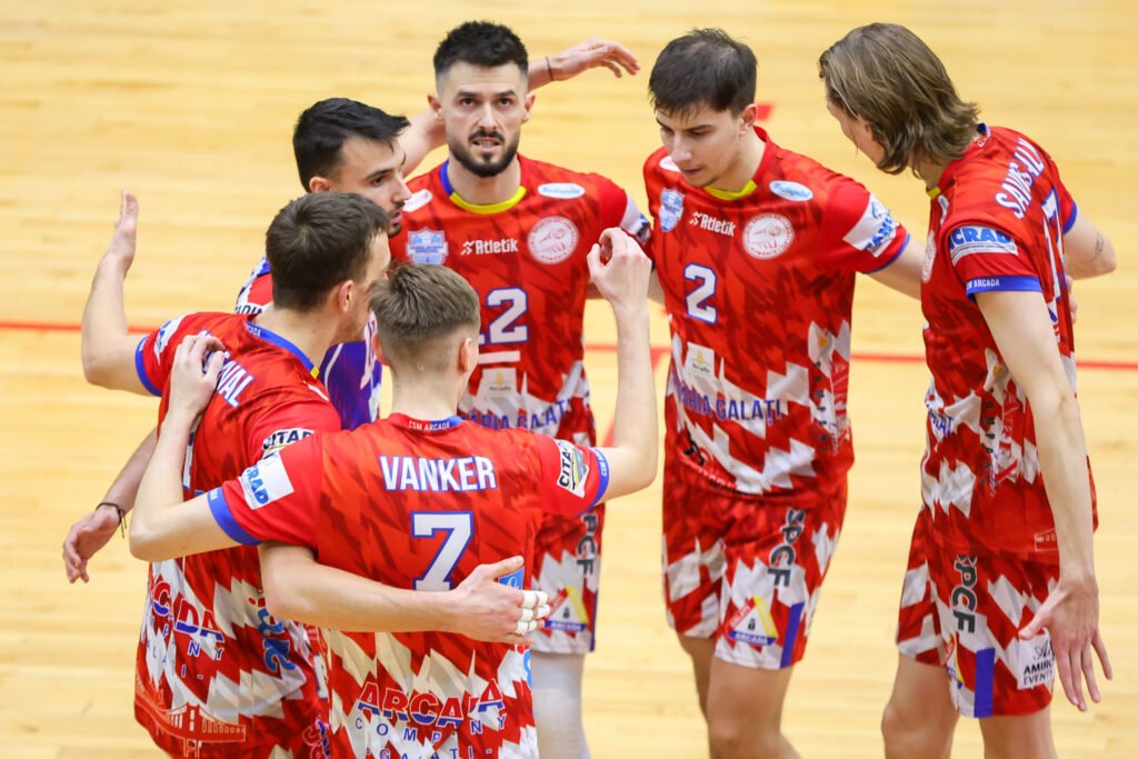 Meci cu trofeul pe masă în finala Diviziei A1 la volei masculin. Arcada, aproape de al șaselea său titlu național din istorie