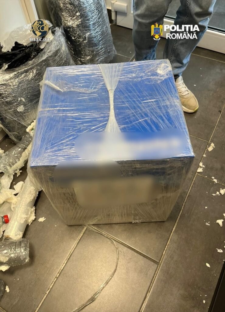 Peste 10 kilograme de canabis și un kilogram de cocaină, aduse din Spania prin curier. Un bărbat a fost arestat