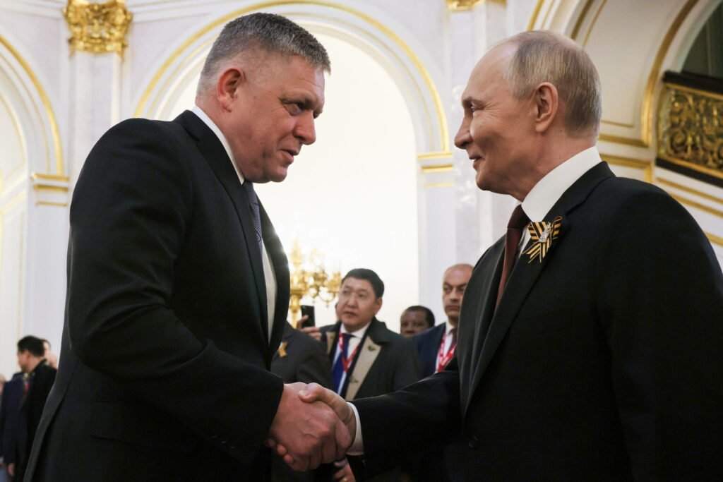 Premierul slovac Robert Fico va participa la parada de Ziua Victoriei de la Moscova