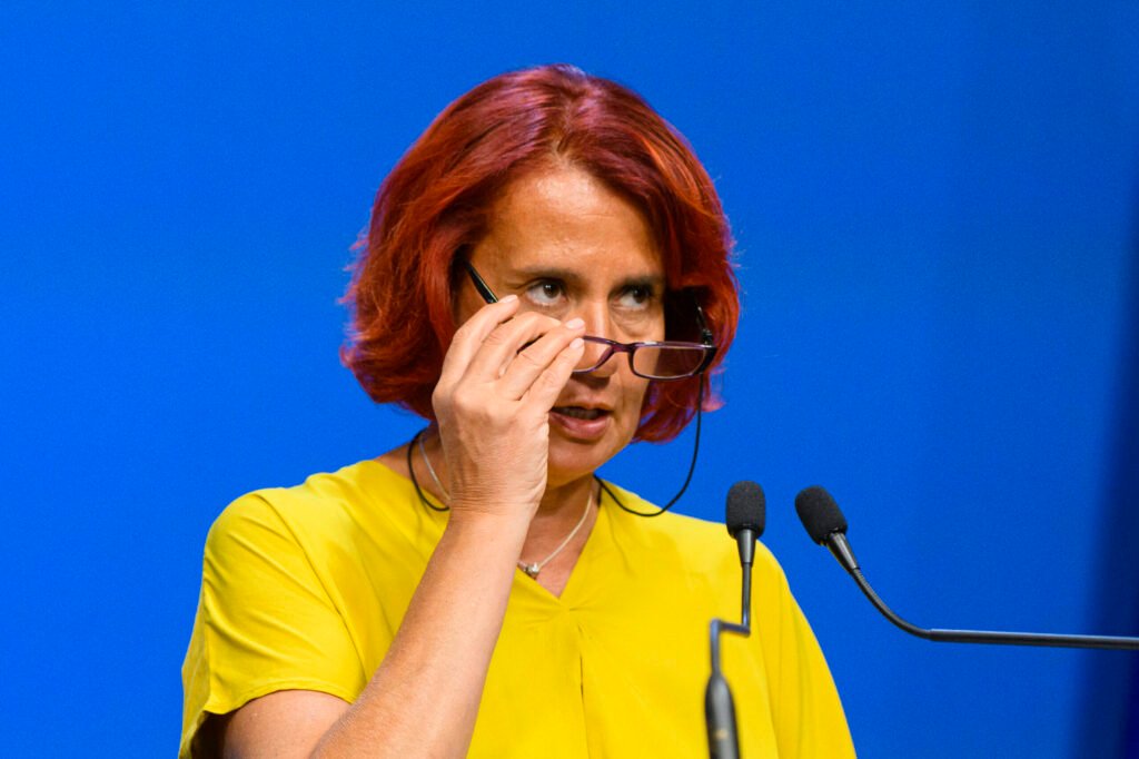 Șeful Vămii, numit de Ilie Bolojan și prins de procurori, pentru „rezultate remarcabile”? Ce insinuează purtătorul de cuvânt al Guvernului în discuțiile cu jurnaliștii