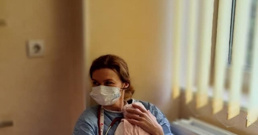 „Prima respirație este cel mai greu lucru din viață”. Medicul neonatolog care dezvăluie de ce 10% dintre noi nu am fi existat fără această știință