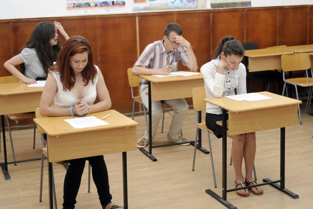 BAC 2026. Candidații susțin proba la Limba română. Ce subiecte au picat în anii trecuți