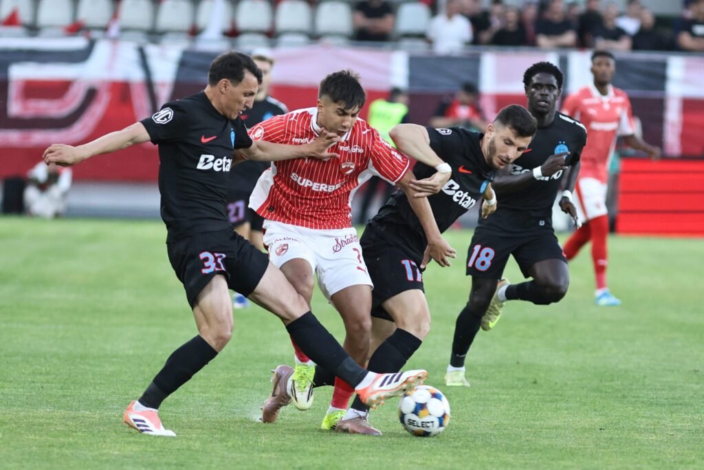 Bursa Transferurilor | Dinamo a oficializat patru plecări și un nou antrenor, Craiova s-a despărțit de Silviu Lung Jr. Bursa Transferurilor | Dinamo a oficializat patru plecări și un nou antrenor, Craiova s-a despărțit de Silviu Lung Jr.