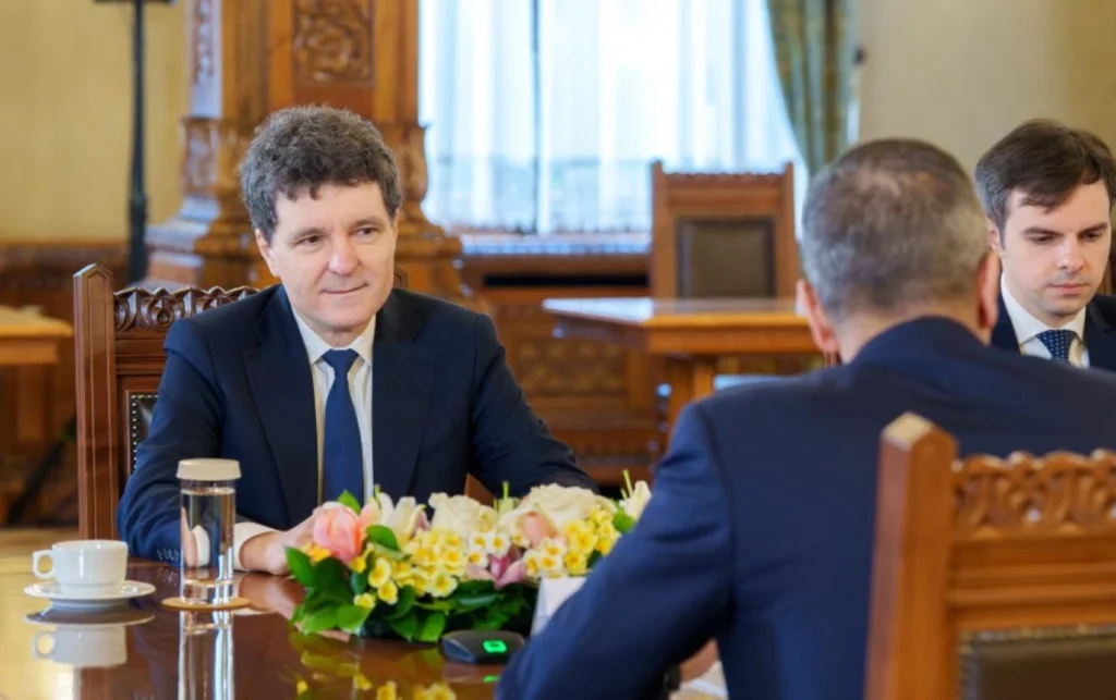 CSAT, convocat în plin război politic. Nicușor Dan discută strategia NATO și misiunile Armatei, la aceeași masă cu premierul demis