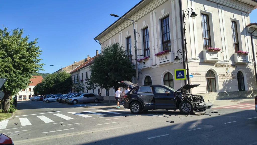 Realitatea.NET | Fostul ministru în Guvernul Bolojan, Bogdan Ivan, implicat într-un accident de mașină