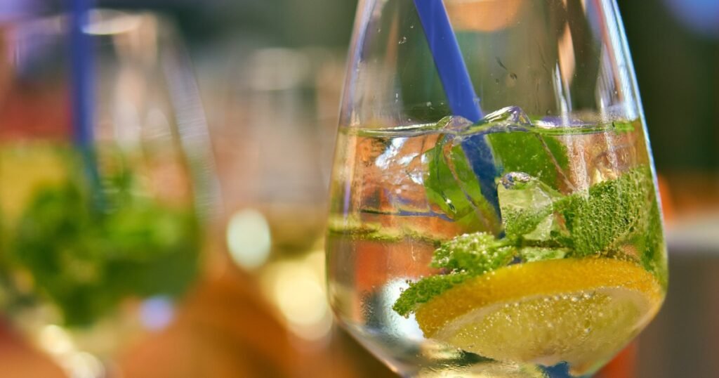 Tipurile de cancer strâns legate de consumul de alcool. Nu există o „cantitate sigură”, iar mitul „unui pahar pe zi” este fals Tipurile de cancer strâns legate de consumul de alcool. Nu există o „cantitate sigură”, iar mitul „unui pahar pe zi” este fals
