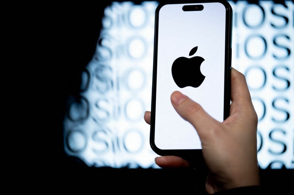 Apple acuză compania din spatele ChatGPT că i-a furat secretele pentru „ucigașul iPhone” Apple acuză compania din spatele ChatGPT că i-a furat secretele pentru „ucigașul iPhone”
