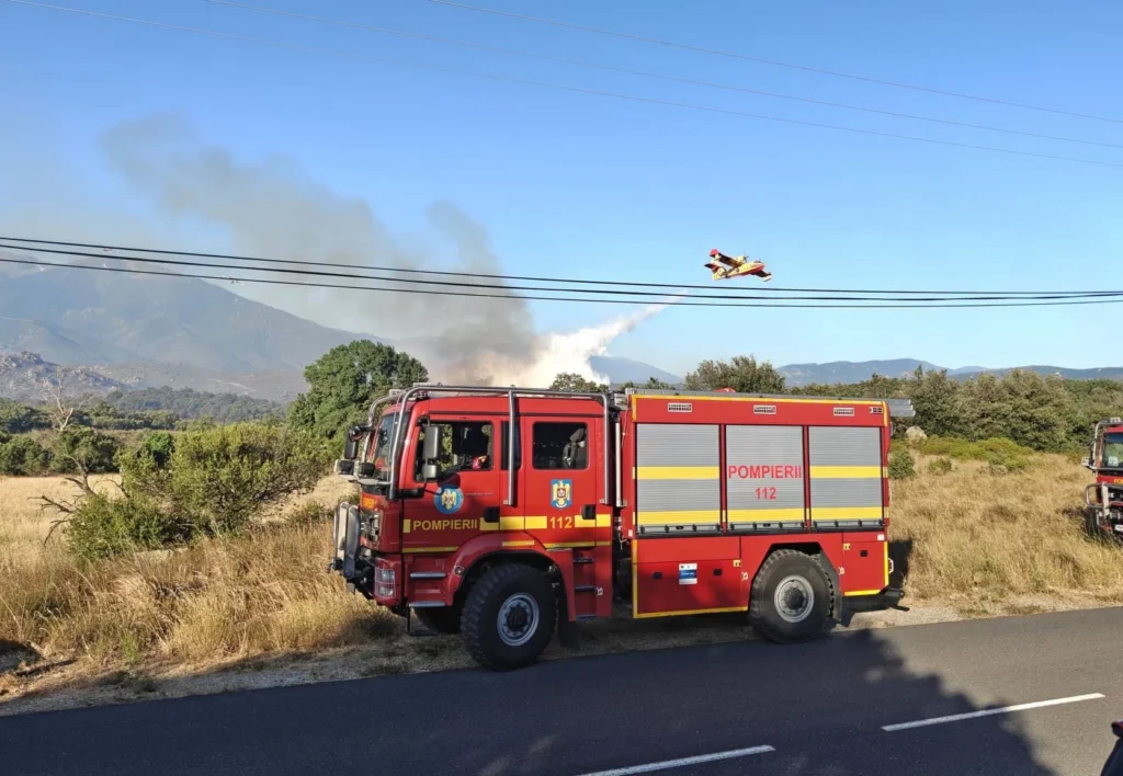 Imagini spectaculoase de la intervenția pompierilor români în incendiile masive din Franța – VIDEO