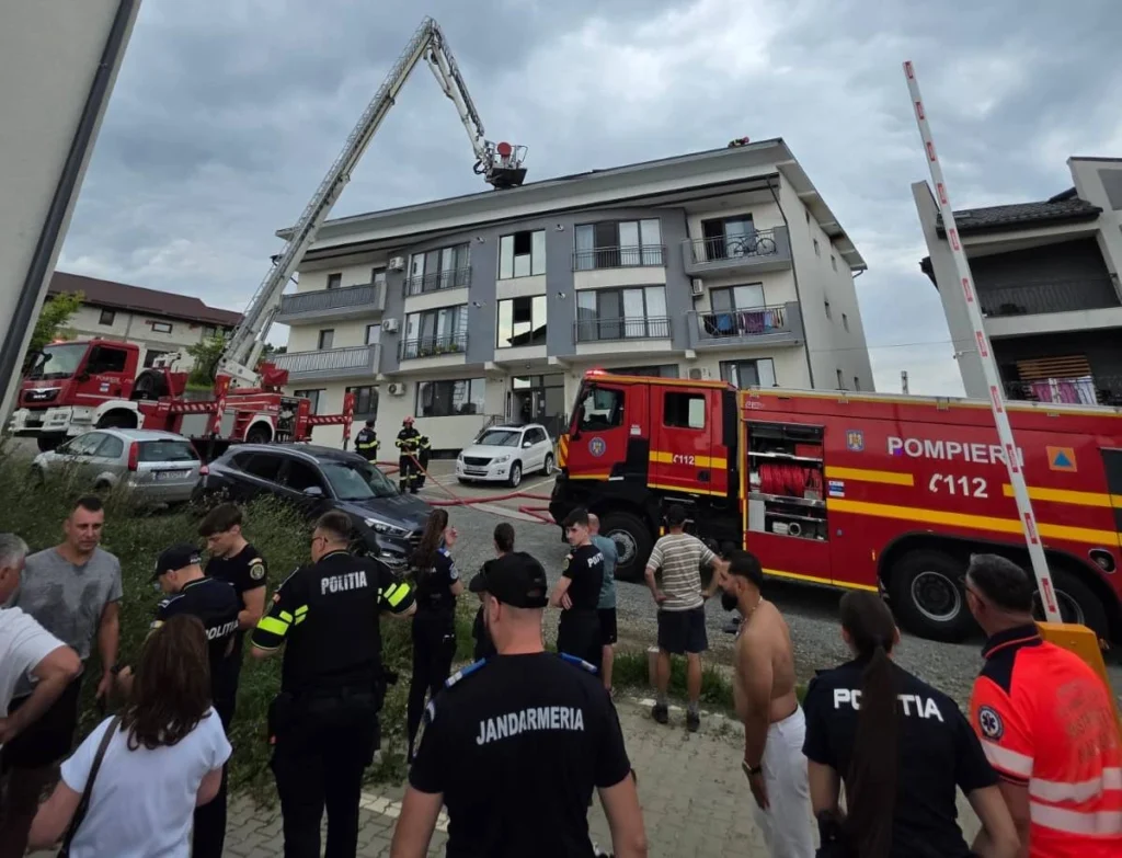 Incendiu puternic într-un bloc din Bistrița. Gestul iresponsabil făcut chiar de un locatar ar fi provocat focul – VIDEO Incendiu puternic într-un bloc din Bistrița. Gestul iresponsabil făcut chiar de un locatar ar fi provocat focul – VIDEO