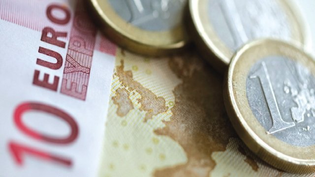 PNL laudă „miracolul Bolojan” din fonduri europene, în timp ce România a intrat oficial în recesiune tehnică PNL laudă „miracolul Bolojan” din fonduri europene, în timp ce România a intrat oficial în recesiune tehnică