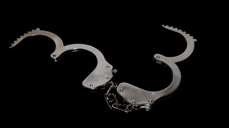 Percheziții în Republica Moldova într-un dosar de fraudă cu investiții. Anchetatorii au ridicat bani, laptopuri și telefoane Percheziții în Republica Moldova într-un dosar de fraudă cu investiții. Anchetatorii au ridicat bani, laptopuri și telefoane
