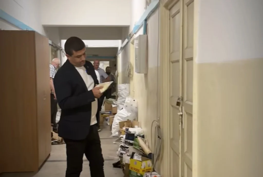Radu Miruță a „destructurat” o grupare de gospodine care prepara ciocolată în Gara de Nord.”Eu nu admit așa ceva” -VIDEO Radu Miruță a „destructurat” o grupare de gospodine care prepara ciocolată în Gara de Nord.”Eu nu admit așa ceva” -VIDEO