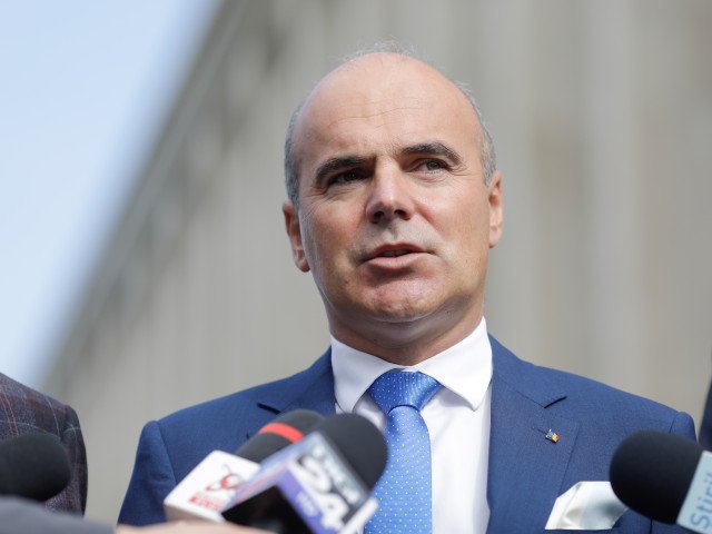Rareș Bogdan atacă dur legea salarizării în varianta Bolojan–Pîslaru: ‘Austeritatea lovește doar în cei fără apărare. O fraudă morală!’” Rareș Bogdan atacă dur legea salarizării în varianta Bolojan–Pîslaru: ‘Austeritatea lovește doar în cei fără apărare. O fraudă morală!’”