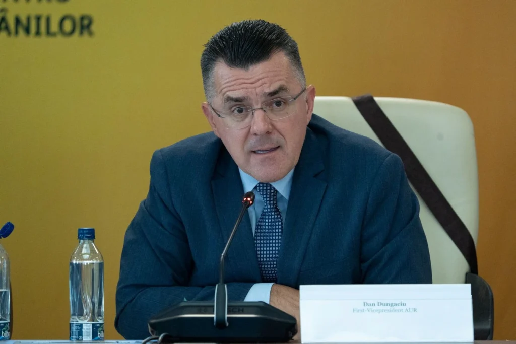 „Cine clipește primul moare”. Dan Dungaciu spune că partidele sunt în război și cere alegeri anticipate „Cine clipește primul moare”. Dan Dungaciu spune că partidele sunt în război și cere alegeri anticipate
