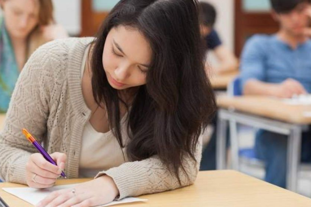 BAC 2026, sesiunea de toamnă. Peste 33.000 de candidați s-au înscris la examen