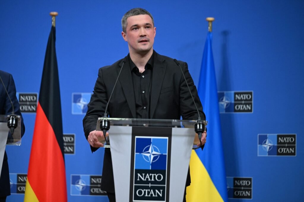 Ne împiedică să câștigăm războiul