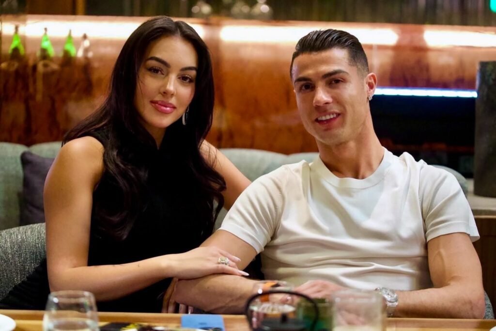 Ronaldo și Georgina au spus „da” în secret Ronaldo și Georgina au spus „da” în secret. Cum arată verighetele cuplului