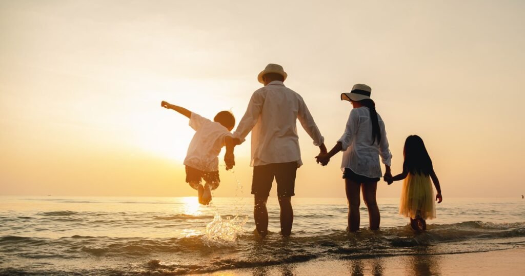 Vacanța de vară a românilor se mută în toamnă. Cât costă un concediu în septembrie