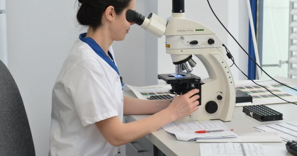 „Tratamentul corect al disbiozei este schimbarea alimentaţiei şi a stilului de viaţă.” Cum influenţează microbiomul întregul organism