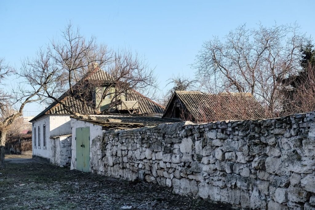 Case bătrânești de la 6.000 de euro. Cât te poate costa renovarea și ce trebuie verificat înainte de cumpărare