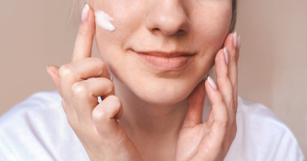 Cremă protecție solară SPF 50: cum o alegi pentru tenul tău Cremă protecție solară SPF 50: cum o alegi pentru tenul tău