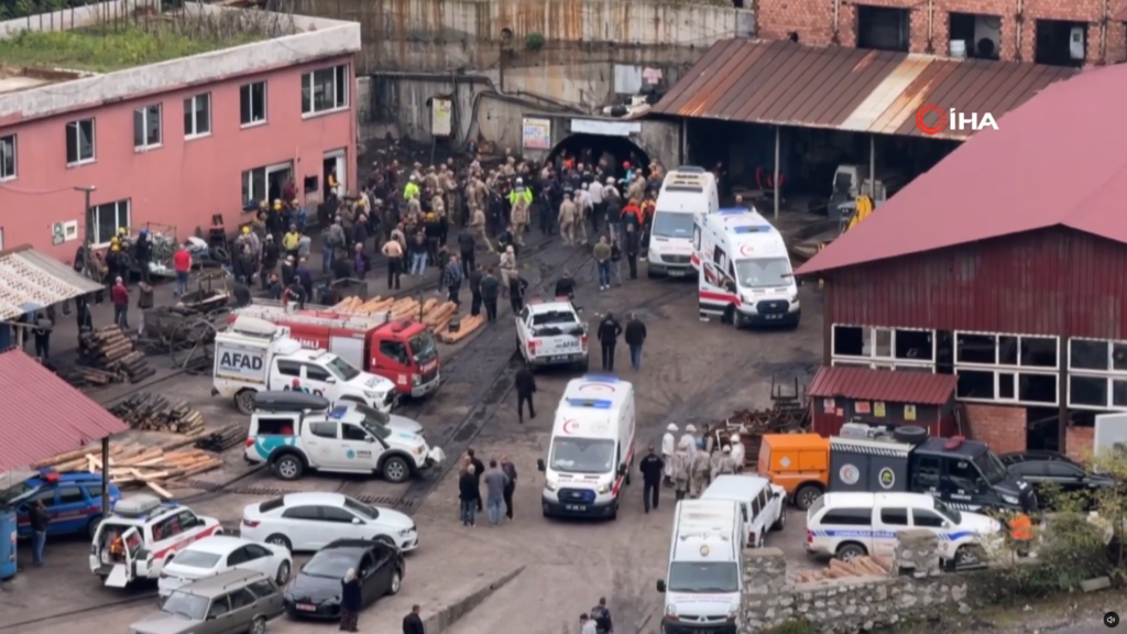 Explozie la o mină de cărbune din Turcia. Doi muncitori au murit, alți 5 au fost răniți Explozie la o mină de cărbune din Turcia. Doi muncitori au murit, alți 5 au fost răniți