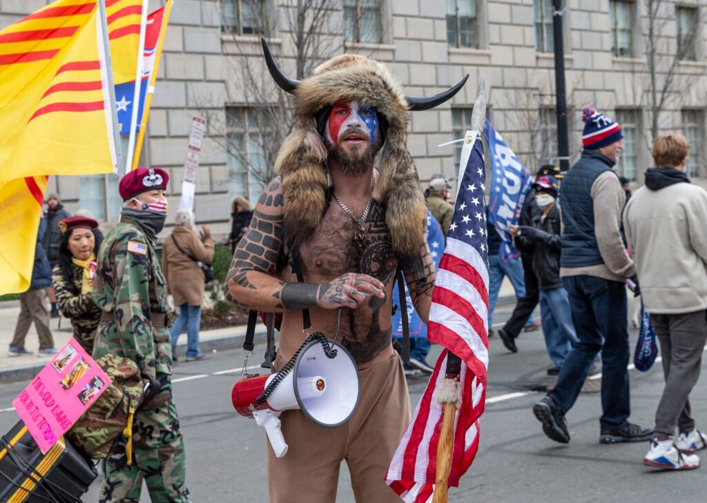 Studiu american. Care este ideologia politică preferată a oamenilor cu inteligența scăzută