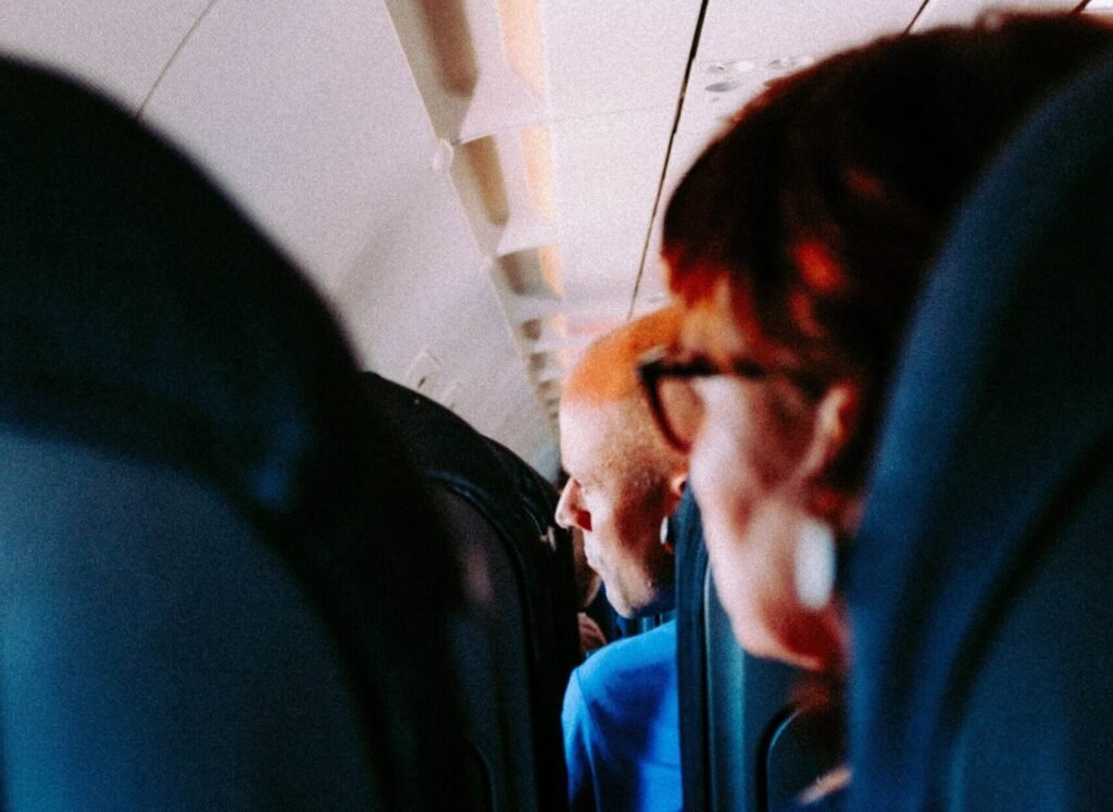 Un pasager a trimis un mesaj că va deturna avionul cu care călătorea, apoi a adormit. Ce s-a întâmplat când s-a trezit