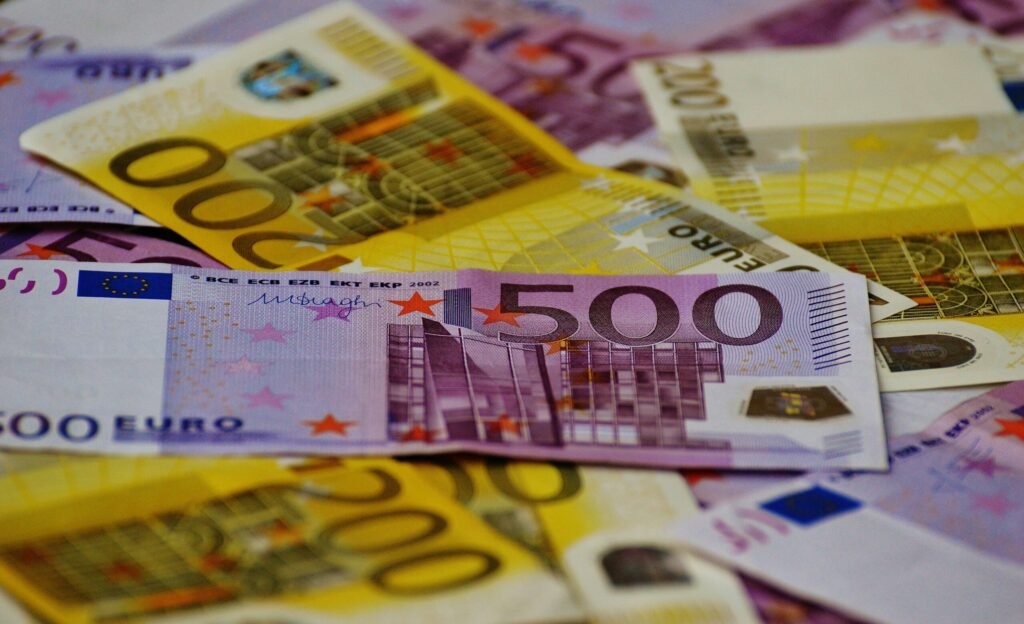 un student a primit peste 120.000 de euro în loc de 12.900. Ce s-a întâmplat după ce s-a descoperit eroarea